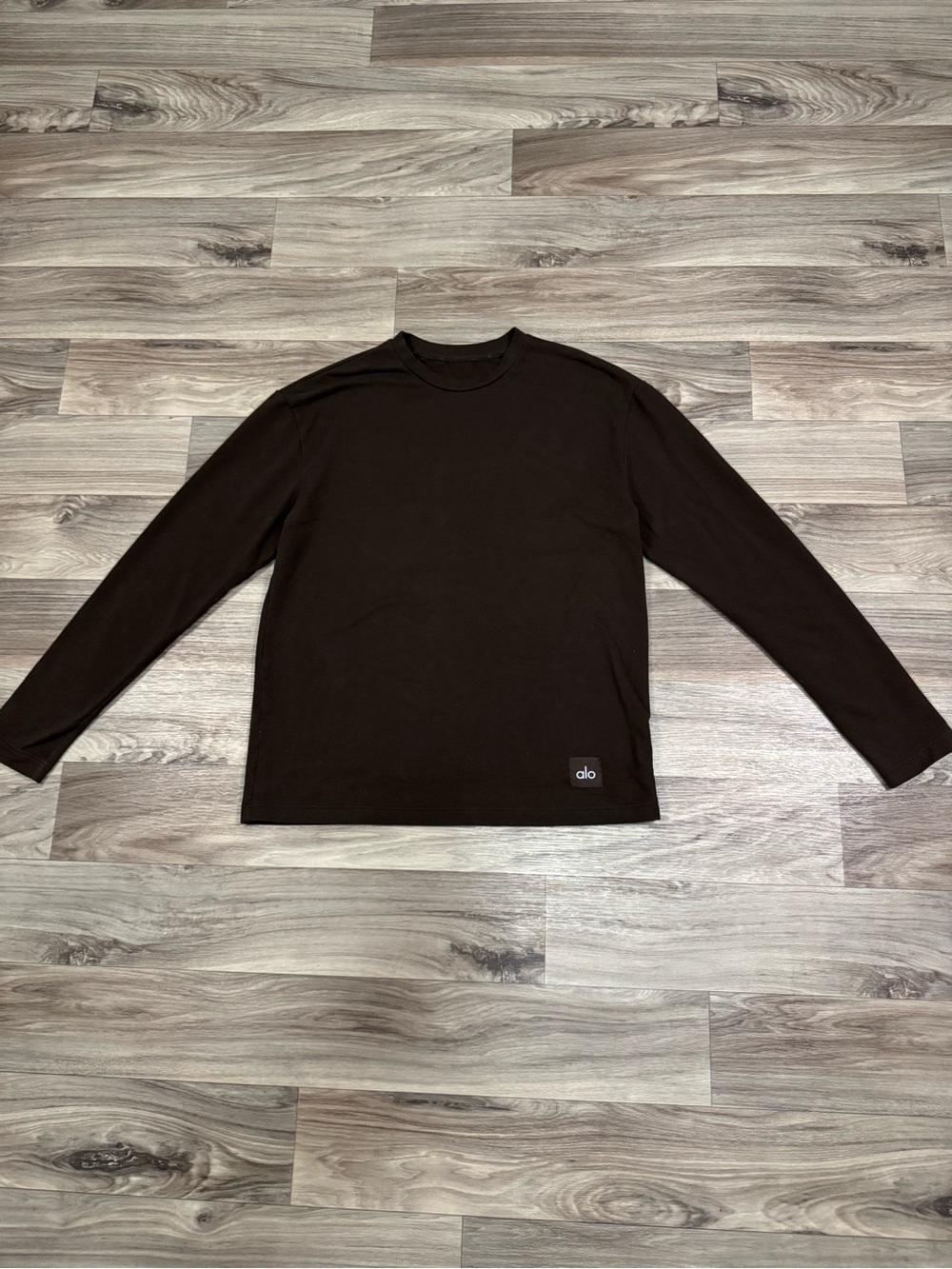 Alo Yoga Men's Double Take Long Sleeve Crew in Espresso Brown Size Medium